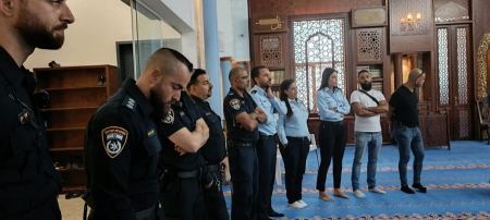 استنكار في رهط لدخول عناصر الشرطة لمسجد البدر